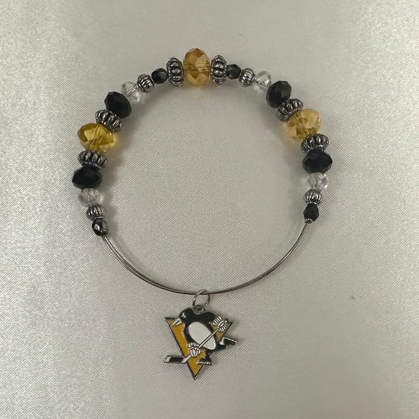 Pittsburgh Penguins Expandable Charm Bracelet with Glass Beads on Silver Plated Memory Wire, Handmade Jewelry