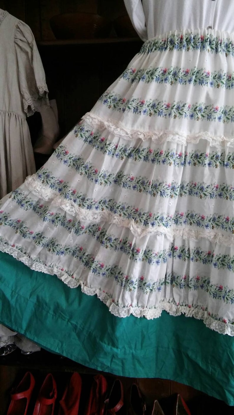 1950s lace tiered skirt green and white full skirt size 12 34 length