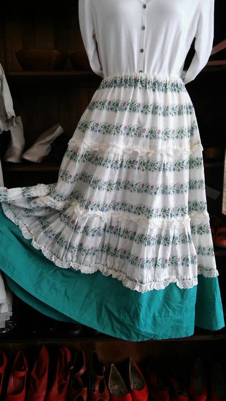 1950s lace tiered skirt green and white full skirt size 12 34 length