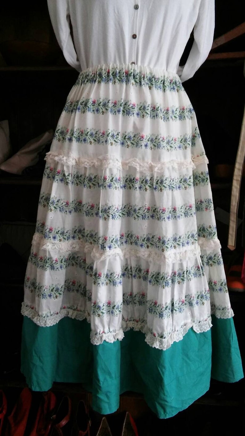 1950s lace tiered skirt green and white full skirt size 12 34 length
