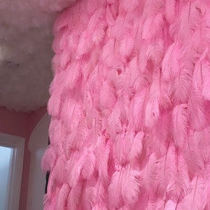 Quente! Venda 50-200 Pçs/lote Rosa Penas de Avestruz 10-12 polegadas/25-30 cm DIY Decorações de Casamento Interiores Penas de parede