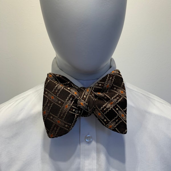 Pattern Vintage Self Tie Bow Tie - Wembley W06