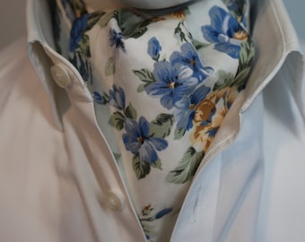 Cravate lavallière en coton imprimé pivoines roses bleues