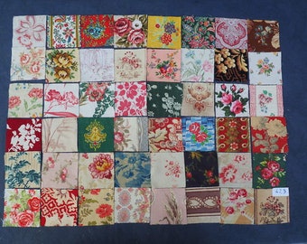Un lot de 48 petits carrés de tissus anciens ou vintage, patchwork, scrapbooking
