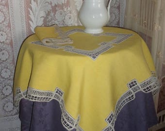 A charming little old service, a tablecloth and 12 napkins, old