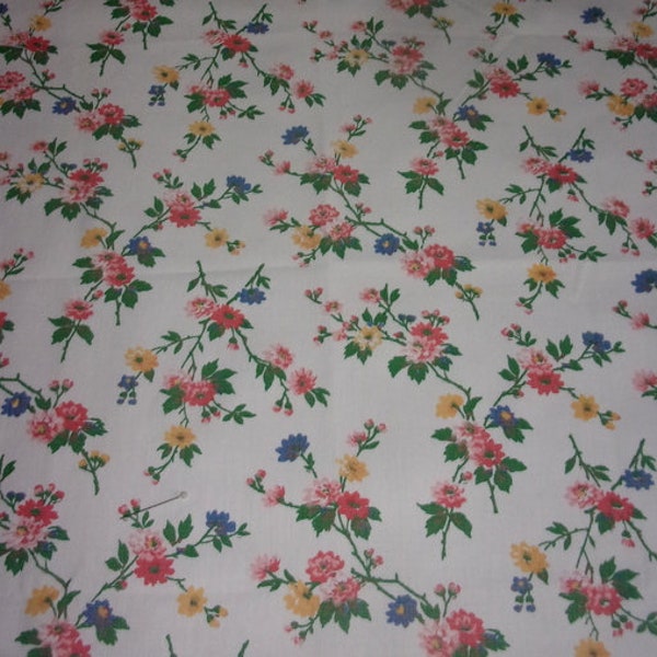 Un tissu ancien branches de petites fleurs