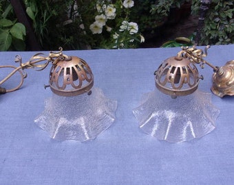 2 suspensions anciennes ou vintage , luminaires anciens , tulipes