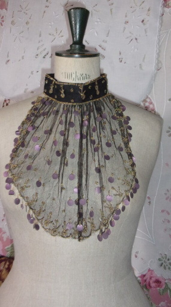 Spectaculaire col plastron ancien , tulle, perles 
