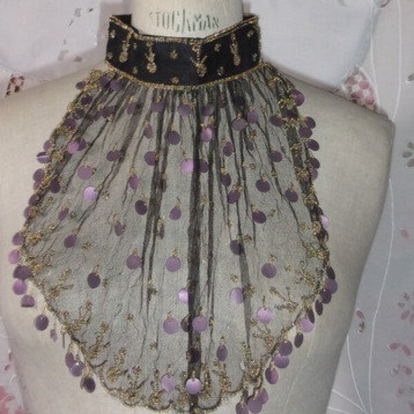 Spectaculaire col plastron ancien , tulle, perles , sequins, pampilles