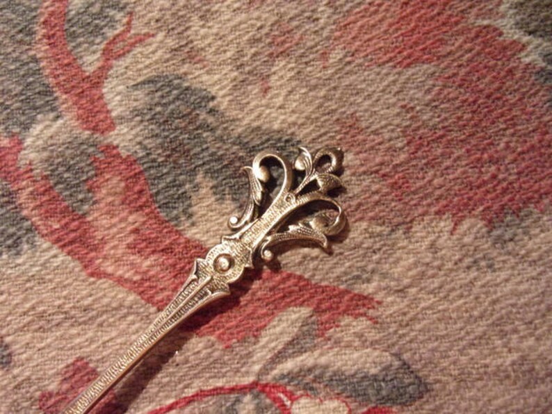 shell and Fleur de Lys A very pretty old spoon with saleron