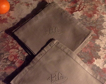 6 serviettes anciennes en lin teint, monogramme RG,