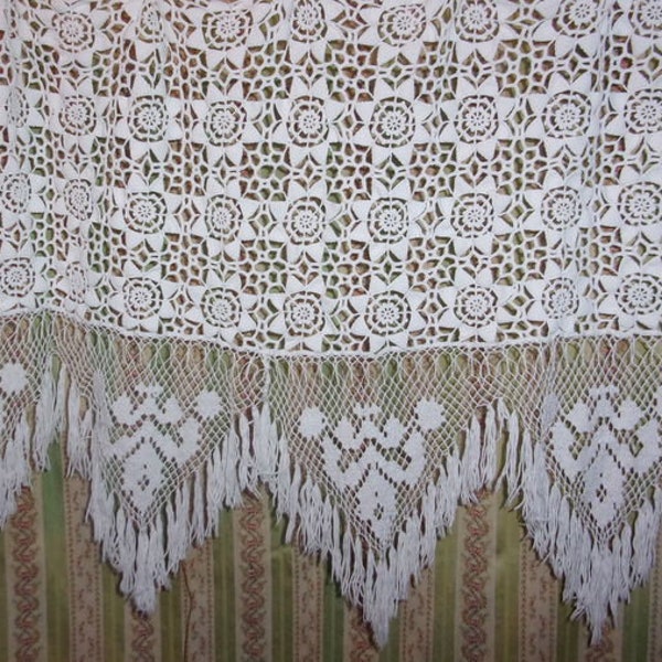 Grand rideau ancien en dentelle réalisée à la main, brise-bise, cantonnière, fleurs de lys,