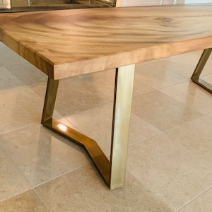 Trapezoidal table legs in an eye-catching brushed gold finish.  Shiny legs in gold powder coat look amazing with epoxy river table or live edge wood top.  The oak top combined with the YAKO trapezoidal legs will be your favorite dining room table.