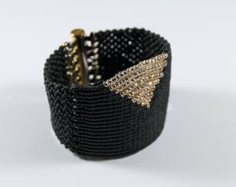 Modern macrame Triangle Cuff bracelet/Modern macrame jewelry/ chic and statement textile jewellery/macrame jewelry/all day bracelet