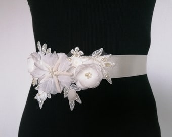Starfish Wedding Sash, Shell Bridal sash, Bridal Dress, Ivory Belt, Starfish bridal sash, Shell Wedding Dress, Beach Bridal Belt