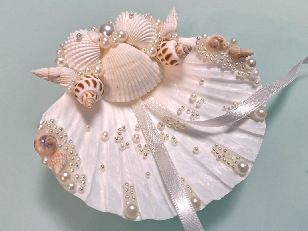 Beach Wedding, Romantic Sea Shell Ring Holder, Seashell Ring Holder
