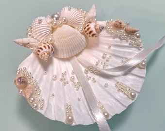 Beach wedding, Romantic Sea Shell Ring Holder, Seashell ring holder, Wedding Ring Holder Bearer