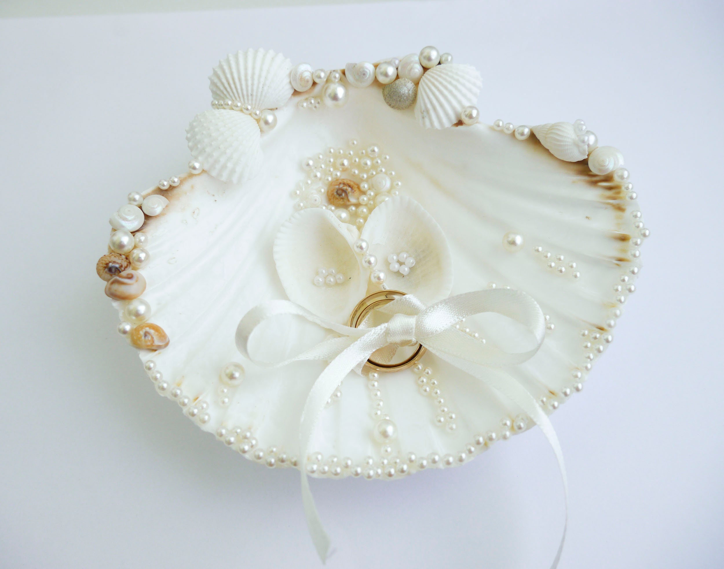 Big Seashell Ring Holder Beach Wedding Large Shells Ring - Etsy