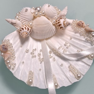 Seashell ring holder, Beach wedding, Romantic Sea Shell Ring Holder, Wedding Ring Holder Bearer