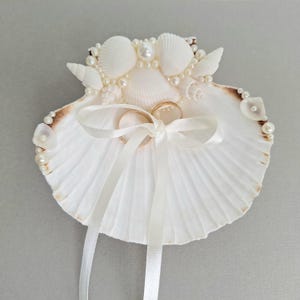 Beach Wedding, Ring Bearer, Beach Wedding Ring Holder, Shell ring holder, Sea shell Ring Bearer, Sea Wedding, Sea Shell Ring Pillow