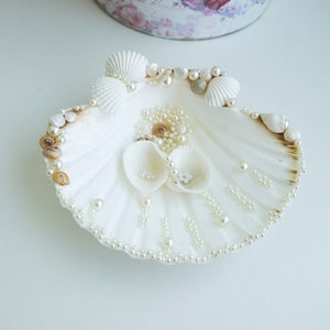 Beach seashell ring holder, Mermaid wedding ring holder, Ring Pillow, ring bearer, beach ring holder, big shells