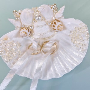 Romantic Sea Shell Ring Holder, Seashell ring holder, Wedding Ring Holder Bearer, Beach wedding