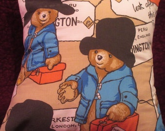 Costume Fantaisiste d’ours de Paddington Officiellement Breveté Semaine du Livre pour Enfants de 3-4 ans avec Duffle-coat Capuche et Valise en Feutre.Fabriqué sous licence pour la collection George.