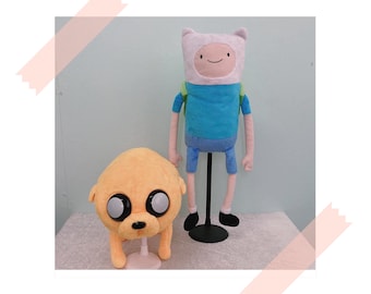 アドベンチャー・タイム　フィン　びよよんぬいぐるみ　タグ付き　美品 アドベンチャータイム フィン ぬいぐるみ タグ付き 全長約30cm - メルカリ