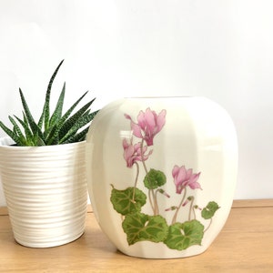 Vintage Asian vase - floral oval vase midcentury decor / Made in Japan Otagiri