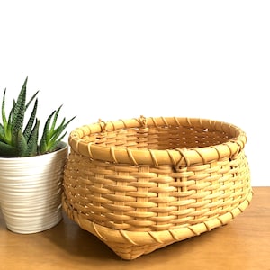 Vintage woven wicker basket / Cottage / Farmhouse  / rattan basket