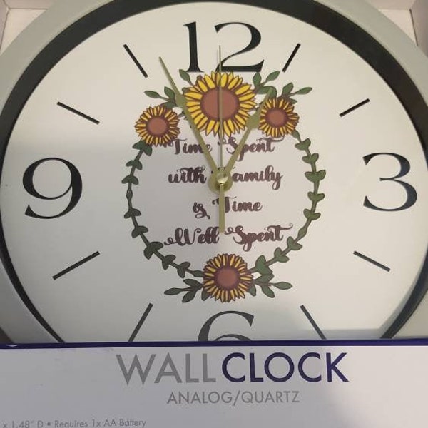 Horloge murale de décoration intérieure analogique à quartz de tournesol avec dicton familial