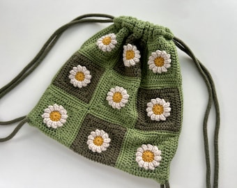Mönster för virkad ryggsäck av Daisy Grandma Square: Boho Festival-väska (PDF-mönster)