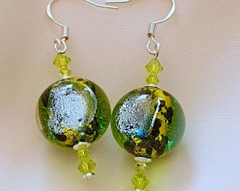 BOUCLES D'OREILLES en perles de verre de MURANO "dichroiques" authentiques sur crochets d'oreilles en argent.