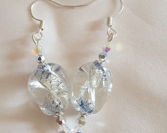 BOUCLES D'OREILLES en perles de verre de MURANO authentiques dichroiques sur des crochets d'oreilles en argent.
