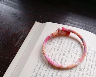 Pulsera de tela de kimono hecha a mano: joyería japonesa ajustable
