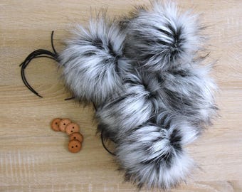 Set of 5 | Faux Fur Pom Pom With Button - Silver
