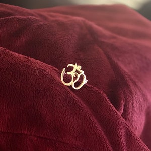 om sign ring // ohm // custom jewelry // indian // desi // hindu // holiday // gift // aum