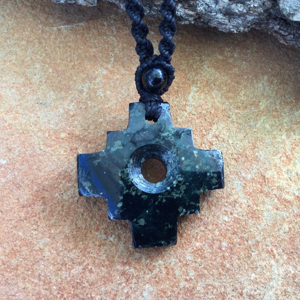 Collier pendentif croix inca, pendentif sculpté en pierre de savon, collier bonne chance, croix andine, pendentif Chakana