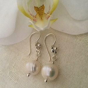 Pearl Earrings, White Pearl Earrings, Bride Pearl Earrings, Bridesmaid Earrings