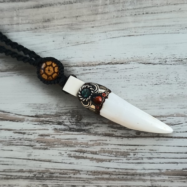 Ayahuasca Pendant Necklace, Alligator Tooth Pendant, Ayahuasca Protection Pendant, Ayahuasca Amulet Necklace, Amazonian Shamanic Necklace