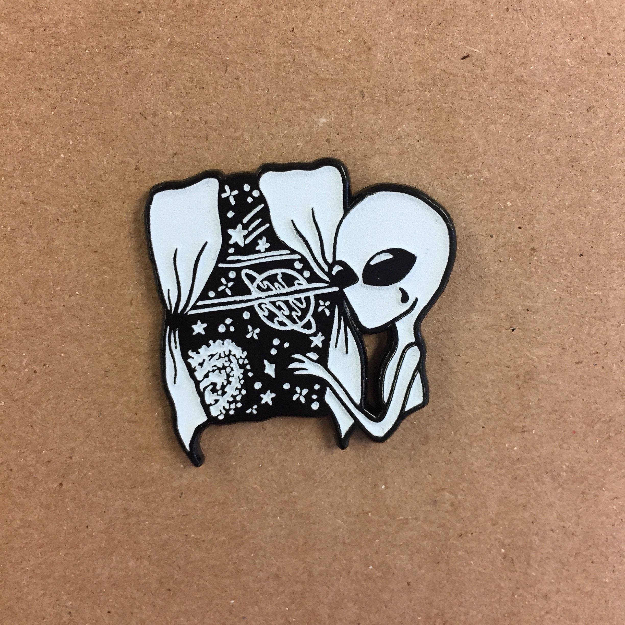 Tęsknota Cudzoziemca Pin Piwnicy Mieszkańca Zielony Blask W Etsy
