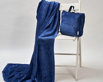 Manta de viaje de terciopelo azul marino: almohada y bolsa de transporte, 4 en 1