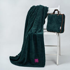 Coperta di lusso in borsa, cuscino e plaid in velluto a quadri verde scuro, peluche / voli, viaggi in auto, arredamento per la casa, regalo unisex per viaggiatori