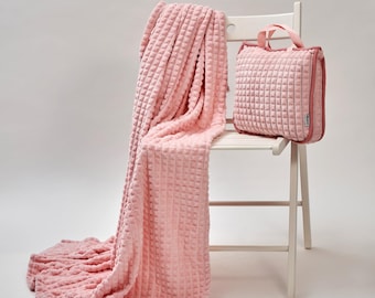 Coperta da viaggio in velluto rosa cipria: cuscino e borsa per il trasporto, 50x60