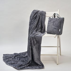 Coperta di design in borsa, cuscino e plaid 4 in 1 in velluto a quadri grigio scuro, peluche/voli, viaggi su strada, auto, regalo unisex per lei, per lui