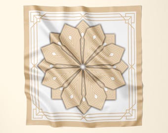 Könnte beinhalten: Ein weißer quadratischer Schal mit einem beigefarbenen geometrischen Muster in der Mitte. Das Muster ist eine stilisierte Blume mit mehreren Schichten aus Linien und Kurven. Der Schal hat einen beigefarbenen Rand mit einem geometrischen Muster.