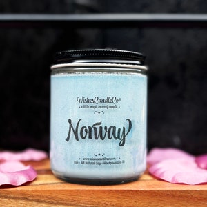 Norvegia Candela da 8 once con spilla GRATUITA all'interno - Candela da viaggio - Pulita - Fresca - Floreale - Profumo - Anguria - Pavillion