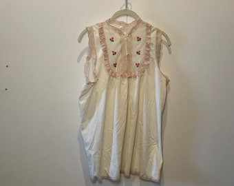 VINTAGE JCPENNY MCM Tiny flowers Lace Bib  Nylon Tunic Top | Summer Top | Cottagecore | Retro Top | 70's Top