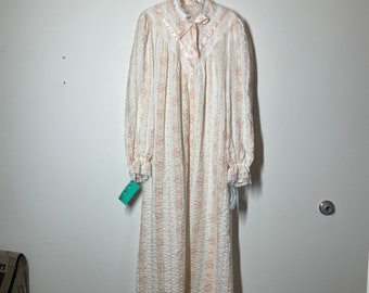 Retro DEADSTOCK MISS ELAINE 1980's Pink Floral Stripe Seersucker Half Zip Duster Housecoat | Granycore | Modest Lounging Robe  Nightgown