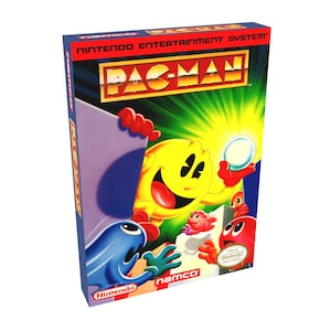 Könnte beinhalten: Eine Vintage Pac-Man Videospielbox für das Nintendo Entertainment System. Die Box zeigt die Pac-Man-Figur in Gelb, zusammen mit Geistern in Blau und Rot. Die Box hat einen blauen Rand mit den Worten "Nintendo Entertainment System" oben.